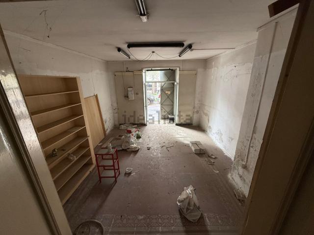 Locale in vendita di 90 m² in Via Francesco Solimena, 54