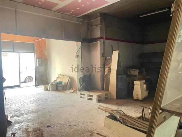 Locale in vendita di 90 m² in Via Francesco Paolo Perez, 137