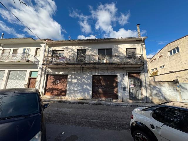 Locale in vendita di 90 m² in Via G. Marconi