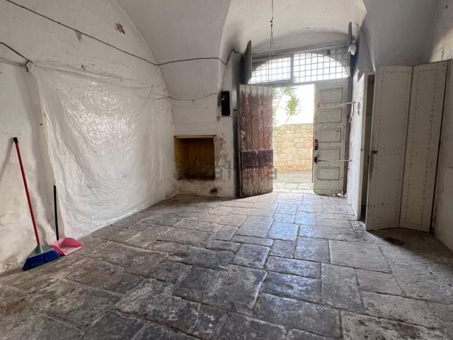 Locale in vendita di 90 m² in Via G. Simonetti, 5
