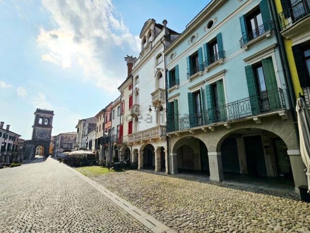 Locale in vendita di 90 m² in Via Giacomo Matteotti
