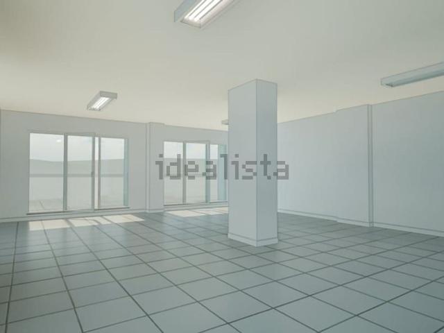 Locale in vendita di 90 m² in Via Giannangelo Spagnolio, 1