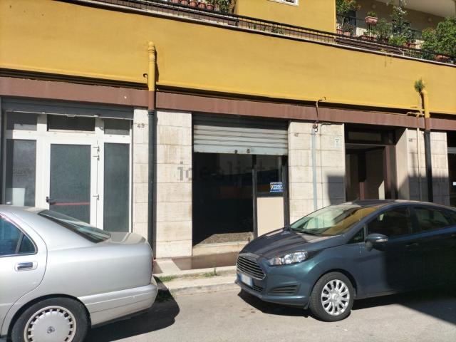 Locale in vendita di 90 m² in Via Giuseppe Saverio Poli, 47