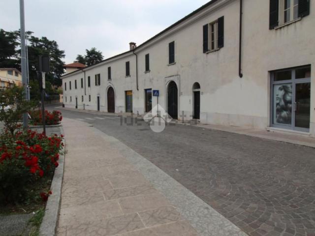 Locale in vendita di 90 m² in Via Guglielmo Marconi, 33
