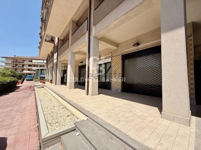 Locale in vendita di 90 m² in Via John Fitzgerald Kennedy, 51
