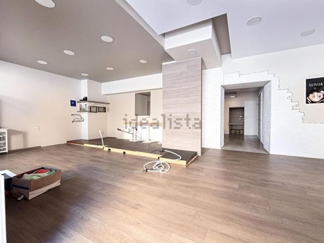 Locale in vendita di 90 m² in Via Lauro, 16