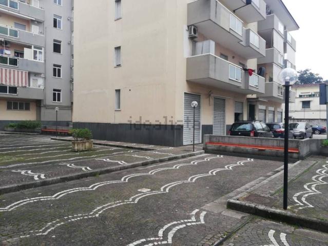 Locale in vendita di 90 m² in Via Leonardo Da Vinci