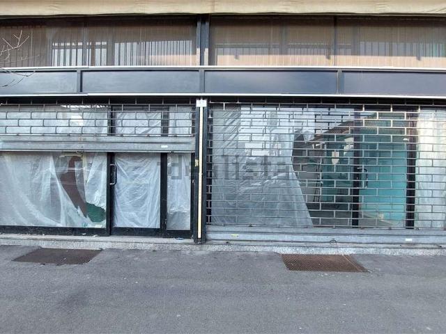 Locale in vendita di 90 m² in Via Legnano, 57