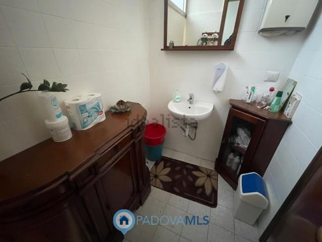 Locale in vendita di 90 m² in Via Libero Benedetti