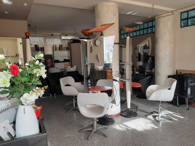 Locale in vendita di 90 m² in Via Liberio Miglio