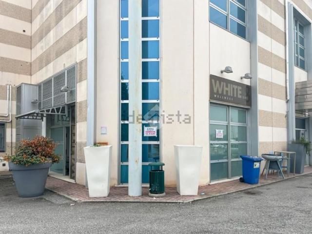Locale in vendita di 90 m² in Via Lombardia, 2