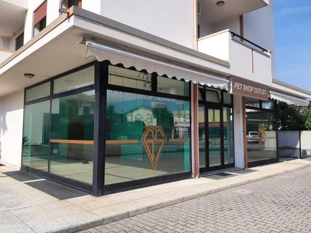 Locale in vendita di 90 m² in Via Loreggia di Salvarosa