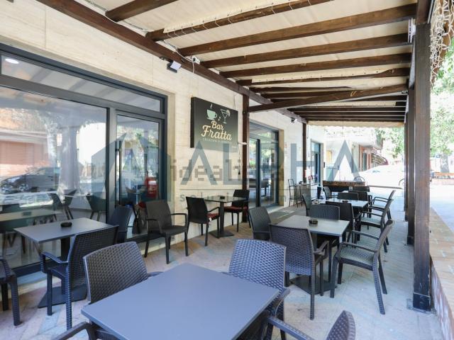 Locale in vendita di 90 m² in Via Loreta