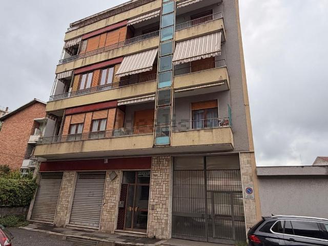 Locale in vendita di 90 m² in Via Ludovico Bellardi, 11