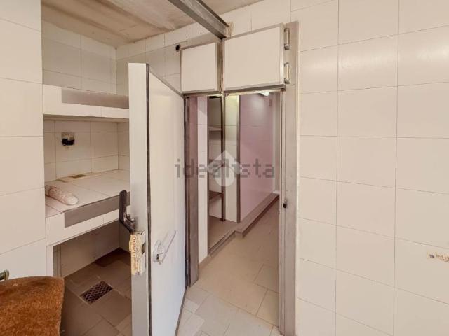 Locale in vendita di 90 m² in Via Luigi Piazzini