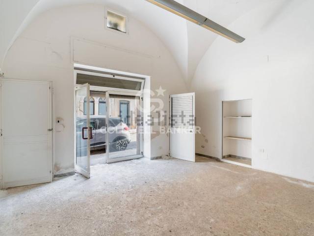 Locale in vendita di 90 m² in Via Manzoni, 11