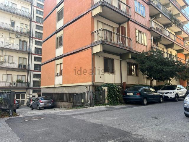 Locale in vendita di 90 m² in Via machiavelli, 2