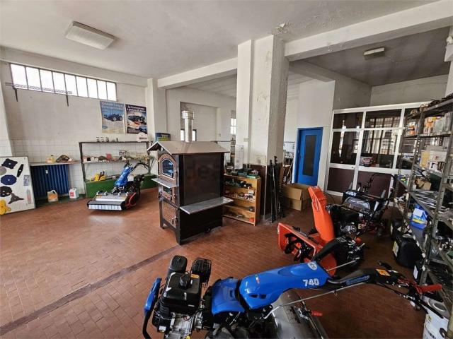 Locale in vendita di 90 m² in Via Madonna di Campagna, 2