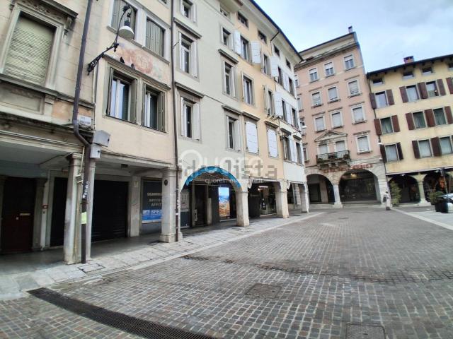 Locale in vendita di 90 m² in Via Mercatovecchio, 40