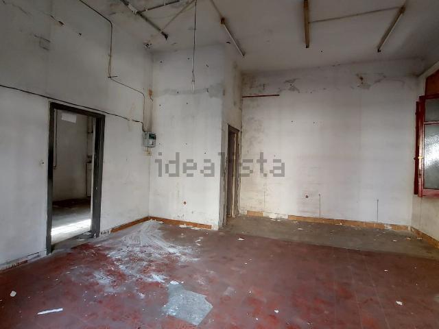 Locale in vendita di 90 m² in Via Miliscola, 7