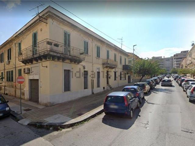 Locale in vendita di 90 m² in Via Napoli