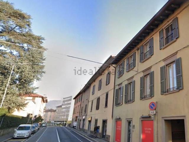 Locale in vendita di 90 m² in Via Nazario Sauro