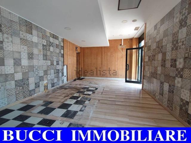 Locale in vendita di 90 m² in Via Nazionale Adriatica Nord, 269