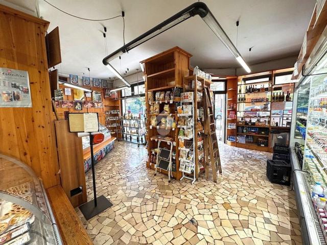 Locale in vendita di 90 m² in Via Paruta, 10