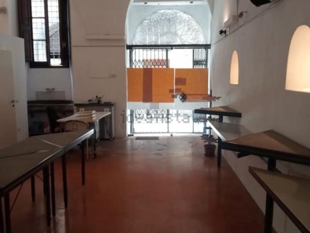 Locale in vendita di 90 m² in Via Pedota, 3