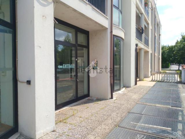 Locale in vendita di 90 m² in Via Pio la Torre, 2