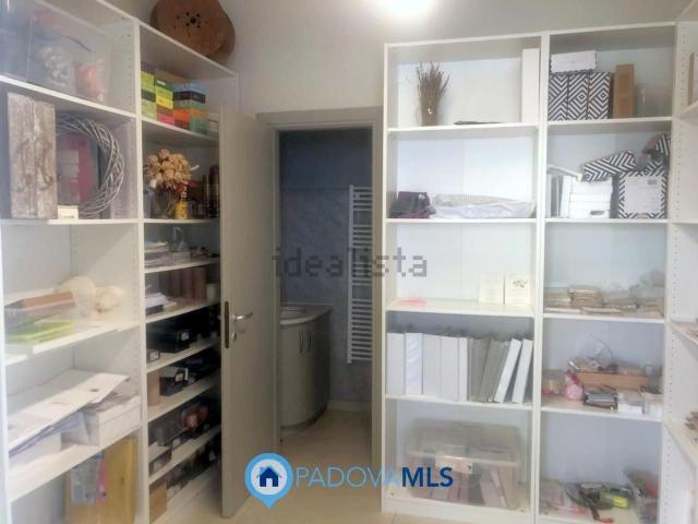 Locale in vendita di 90 m² in Via Pontevigodarzere, 118