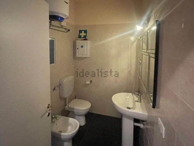 Locale in vendita di 90 m² in Via Radici Nord