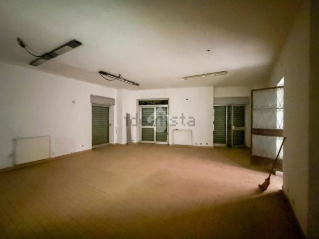 Locale in vendita di 90 m² in Via Roma, 9