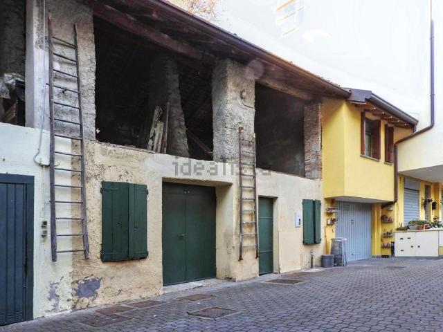 Locale in vendita di 90 m² in Via Sant&apos Ambrogio