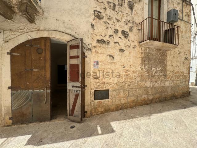 Locale in vendita di 90 m² in Via Santa Maria, 13