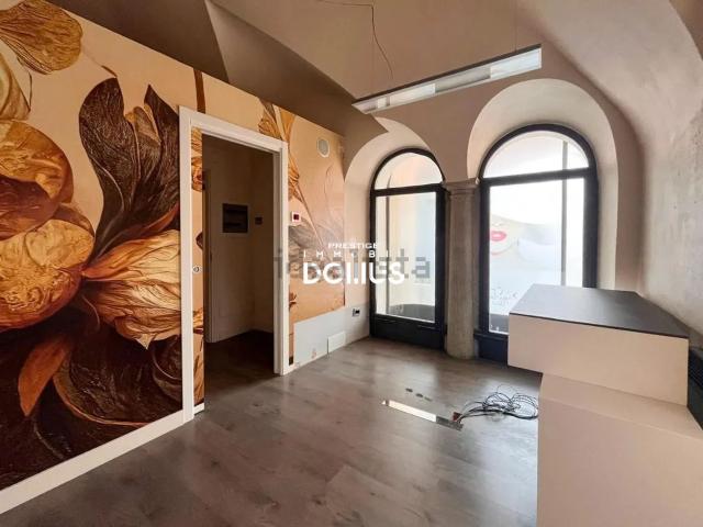 Locale in vendita di 90 m² in Via Santa Maria