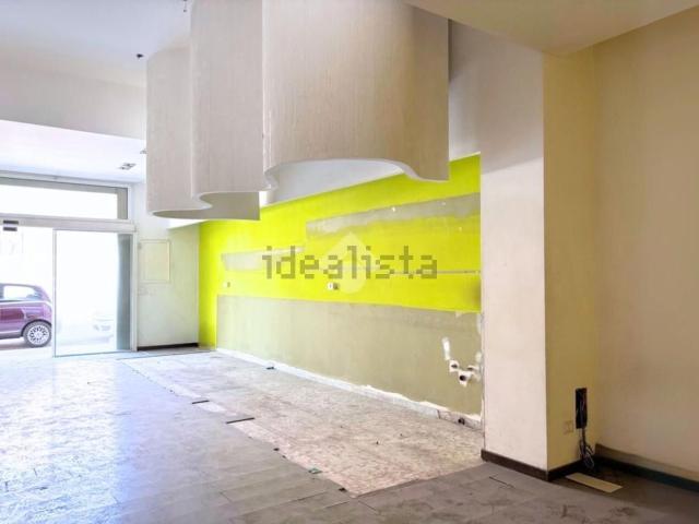 Locale in vendita di 90 m² in Viale Cavalieri di Malta, 51