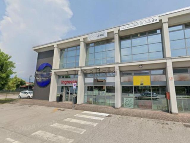 Locale in vendita di 90 m² in Viale dei Tigli, 19