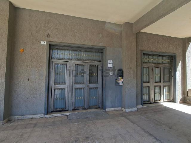 Locale in vendita di 90 m² in Viale dei Platani, 1