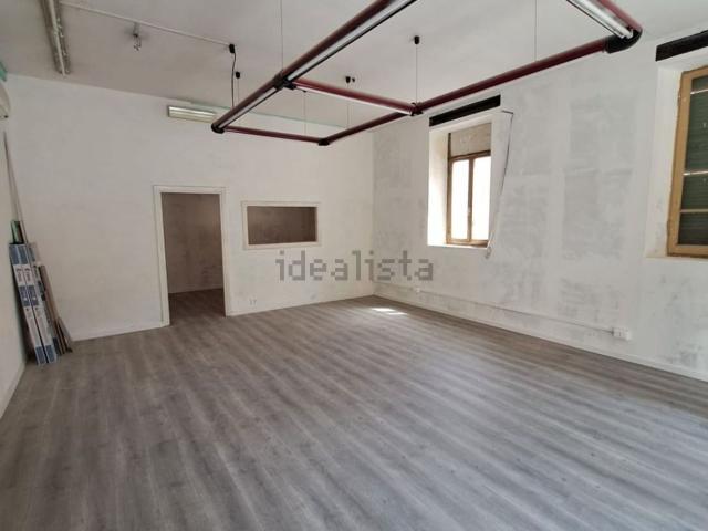 Locale in vendita di 90 m² in Viale del Lavoro
