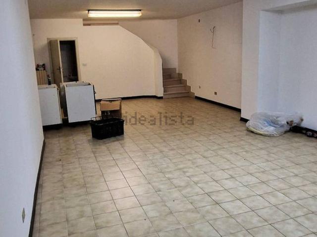 Locale in vendita di 90 m² in Viale Giovanni Bovio