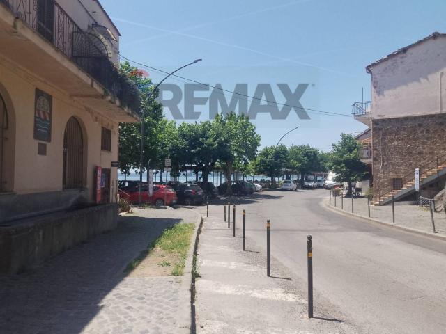 Locale in vendita di 90 m² in Viale Giuseppe Garibaldi