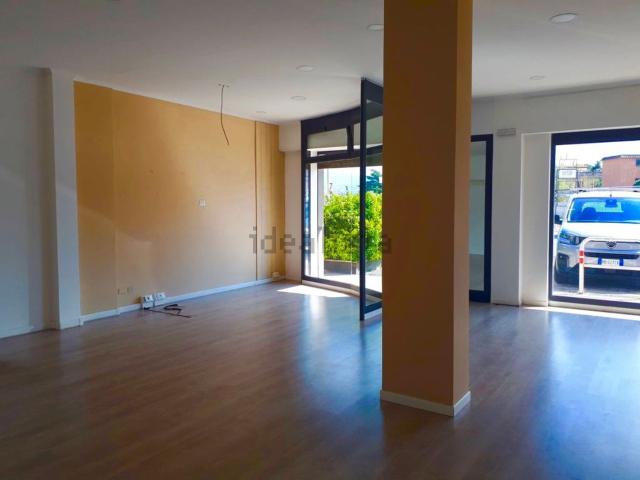 Locale in vendita di 90 m² in Viale J. F. Kennedy, 4