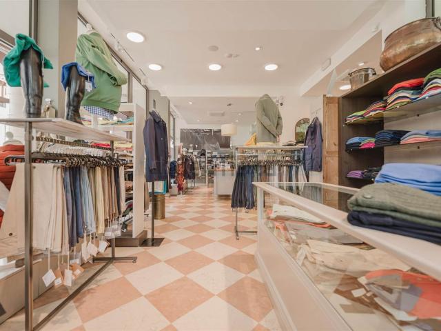 Locale in vendita di 90 m² in Viale Paul Harris