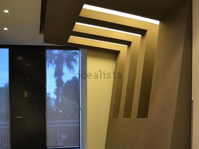 Locale in vendita di 910 m² in Via Carnazza
