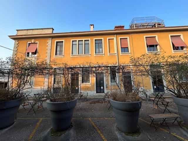 Locale in vendita di 912 m² in Via Privata Antonio Meucci, 43