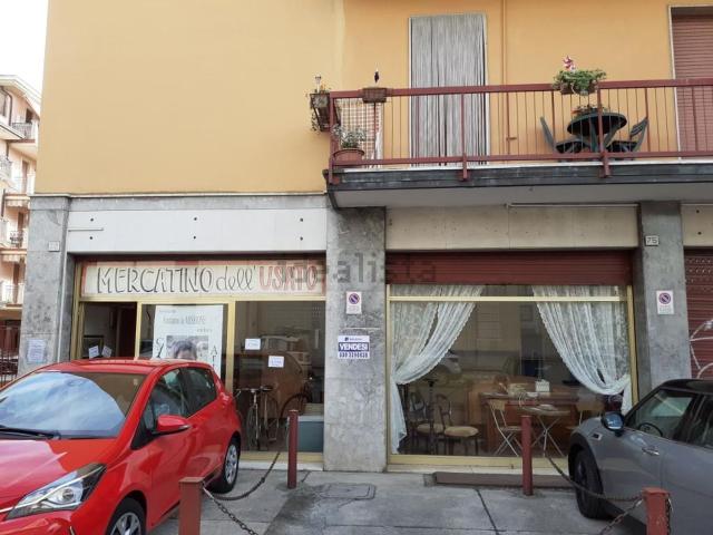 Locale in vendita di 915 m²