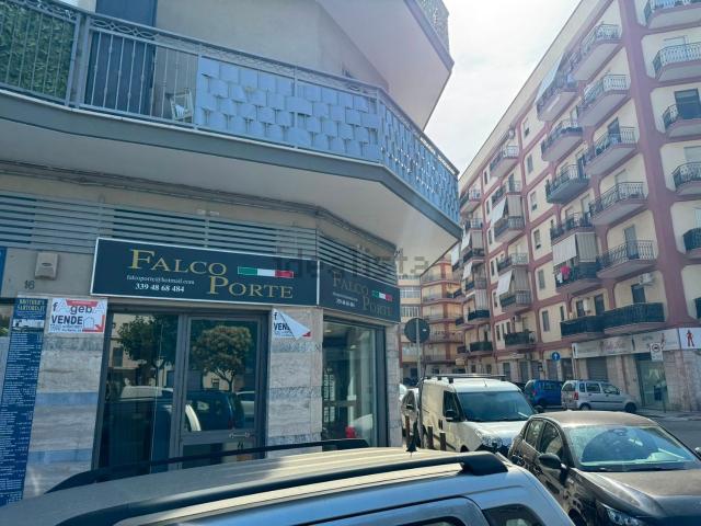 Locale in vendita di 91 m² in Piazza Indipendenza, 21