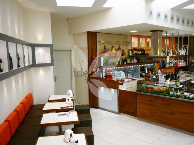Locale in vendita di 91 m² in Via Francesca Pennisi