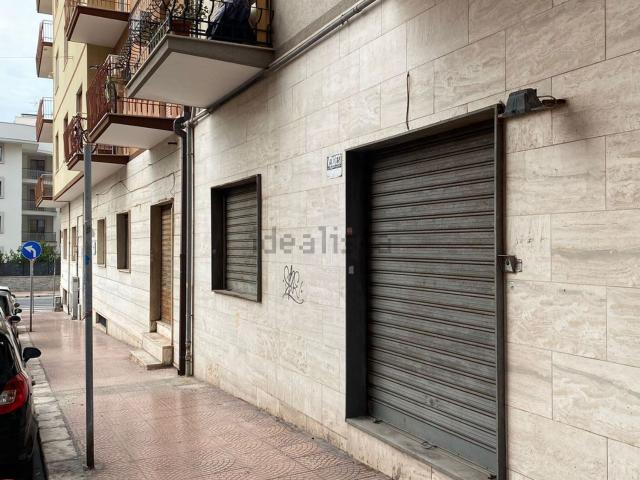 Locale in vendita di 91 m² in Via Renato Dario Lupo